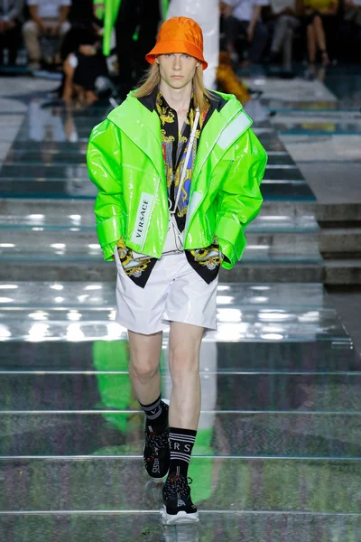 Look 38